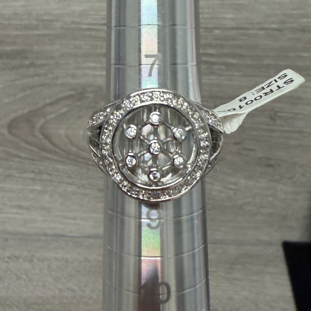 Dazzling Sterling Silver Ring with Crystal Details .925